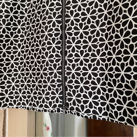 Diane Von Furstenberg Retro Flower Print Sheath Dress 2 - Picture 5 of 11